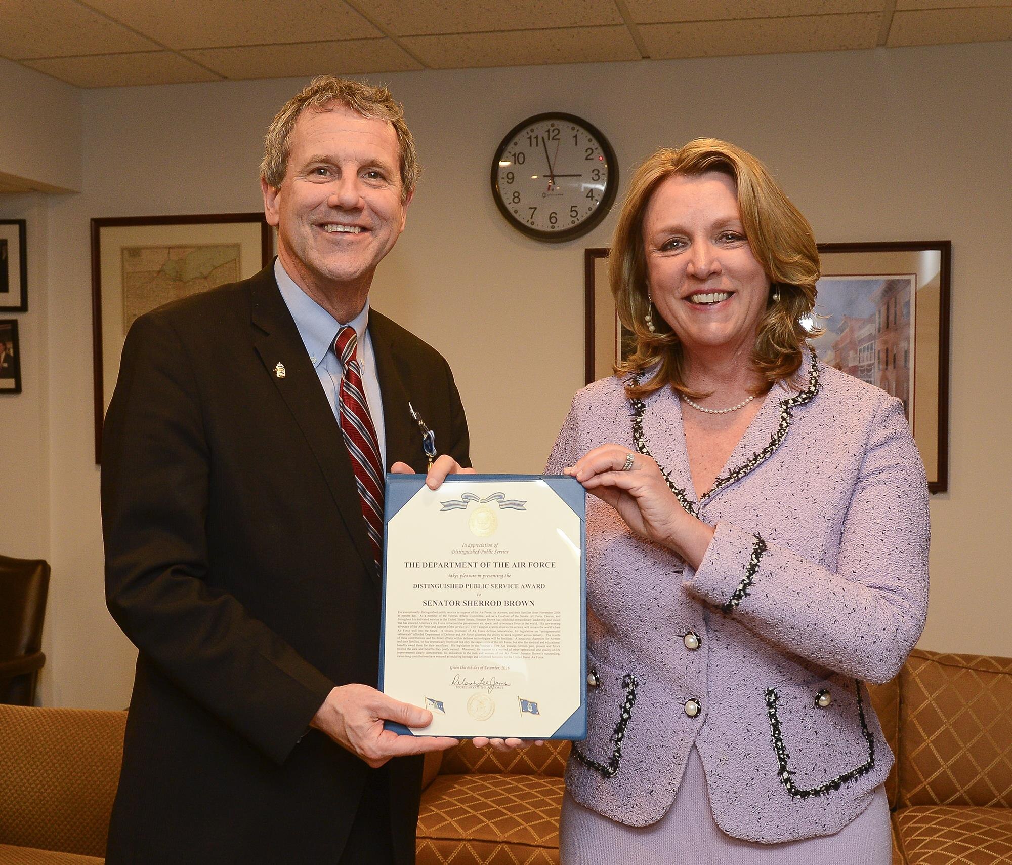 Air Force Secretary Deborah Lee James presents the Distinguished Public Service Award to U.S. Sen. Sherrod Brown (D-OH), in Washington, D.C. Dec 6, 2016. Brown introduced legislation in the Veteran’s First Act to ensure Airmen –past, present and future – receive the care and benefits. (U.S. Air Force photo/Andy Morataya)