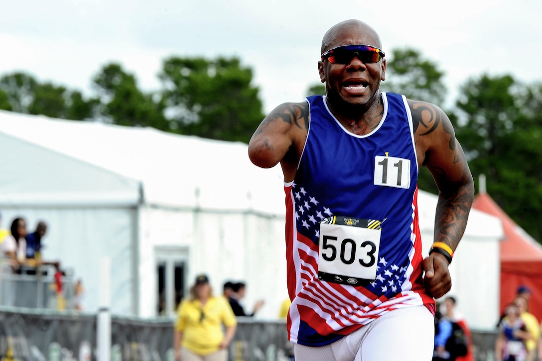 Army Sgt. 1st Class Michael Smith competes in the 1,500-meter event at the track and field finals during the 2016 Invictus Games in Orlando, Fla., May 10, 2016. Air Force photo by Staff Sgt. Carlin Leslie