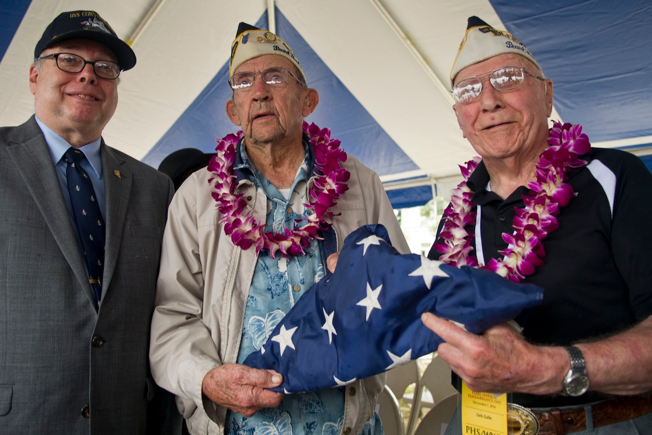 Samuel Cox, director of Naval History and Heritage Command, and Pearl Harbor survivors Wetzel Sanders and Geb Galle attend the remembrance ceremony for the crew members of the USS Nevada killed in the attack on Pearl Harbor, at Joint Base Pearl Harbor-Hickam, Hawaii, Dec. 8, 2016. Seventy-six men died from wounds from the surprise Japanese attack. DoD photo by Lisa Ferdinando
