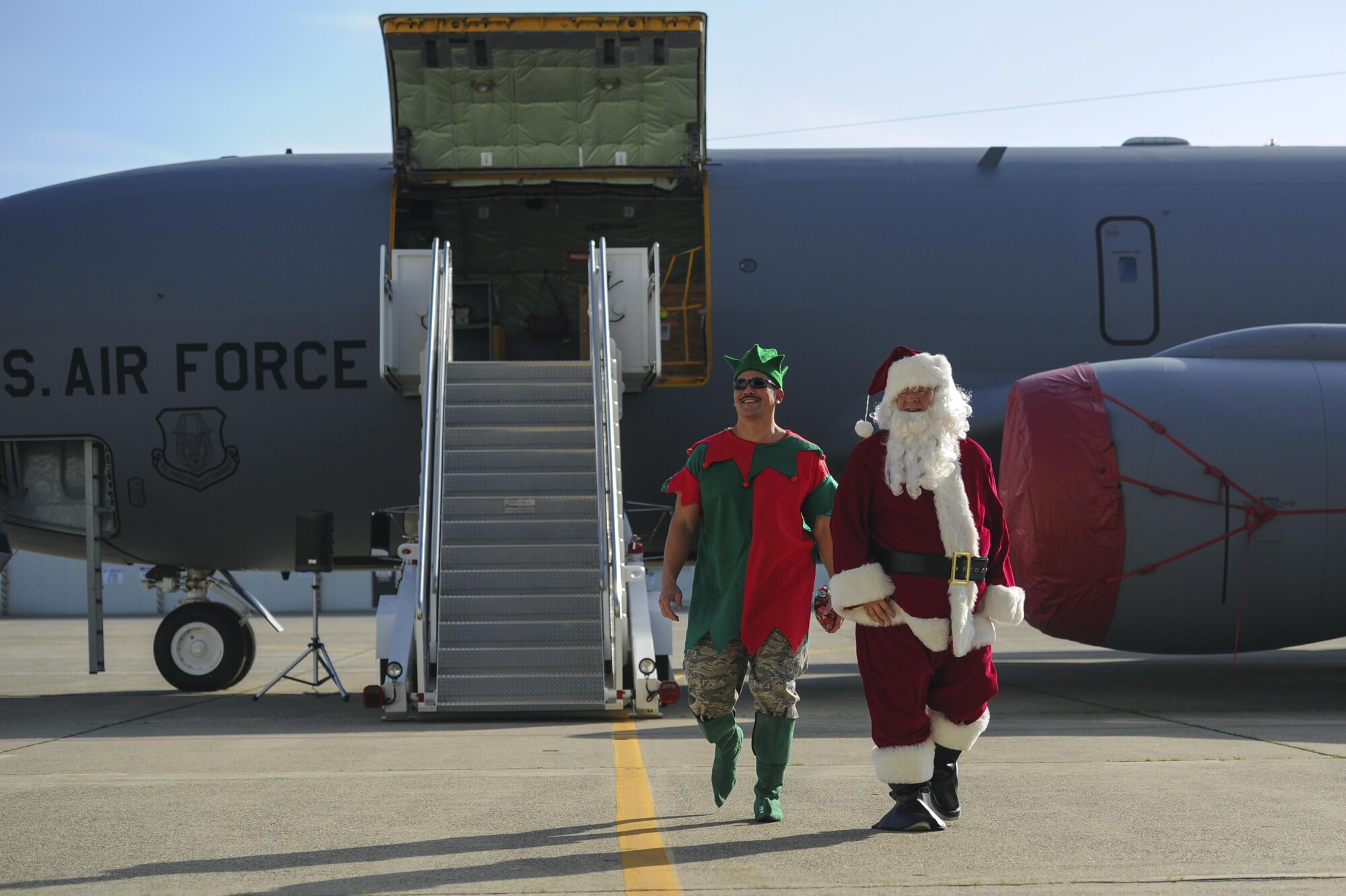 Santa Claus and one of his elves arrive at the 940th Air Refueling Wing’s holiday party Dec. 3, 2016, at Beale Air Force Base, California. Santa spent time taking photos and socializing with the wing and their family members after the commander’s call. (Air Force Photo by Airman Tristan D. Viglianco)