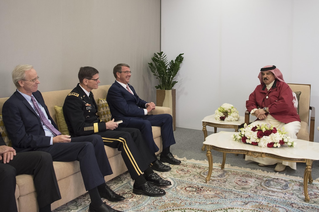 Defense Secretary Ash Carter and Army Gen. Joseph Votel, commander, U.S. Central Command, meet with Bahrain's King Hamad bin Isa Al Khalifa.