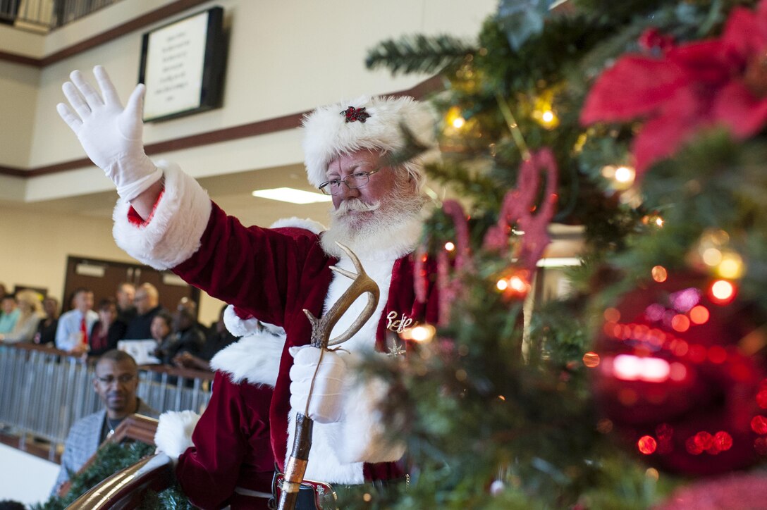 Santa and Mrs. Claus made a special appearance during the USARC Holiday Open House and Tree Lighting ceremony, Dec. 9, 2016. USARC Soldiers and civilians took time out to celebrate the season and fellowship with each other. (U.S. Army photo by Timothy L. Hale/Released)