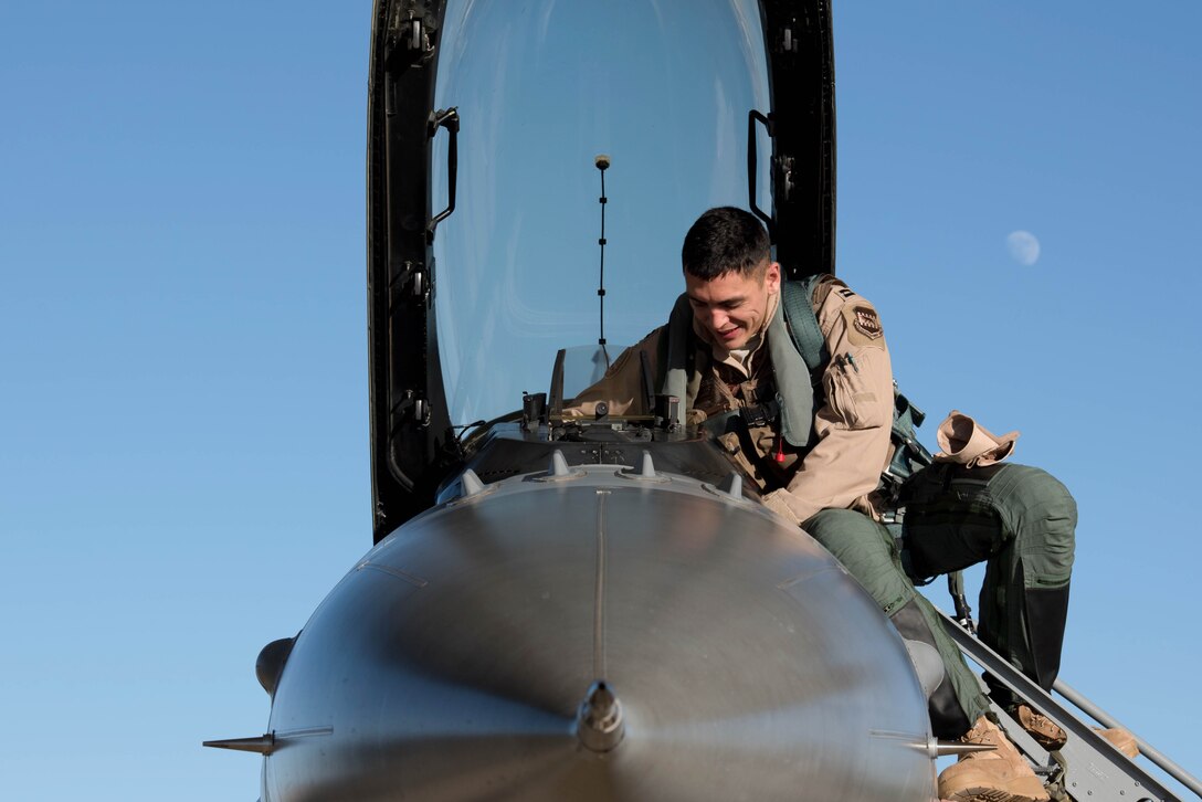 An F-16 Fighting Falcon pilot with the 134th Expeditionary Fighter Squadron removes exits his aircraft after arriving at the 407th Air Expeditionary Group, Southwest Asia, Dec. 10, 2016. The F-16 squadron is comprised of Airmen from the 158th Fighter Wing of the Vermont Air National Guard. (U.S. Air Force photo by Master Sgt. Benjamin Wilson)(Released)
