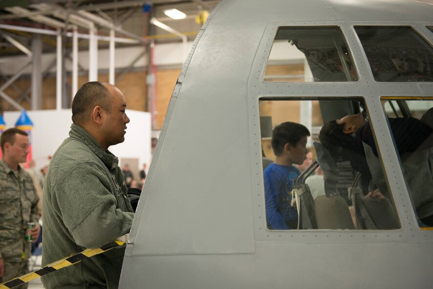 934th Airlift Wing members celebrate the holidays Dec. 3-4.