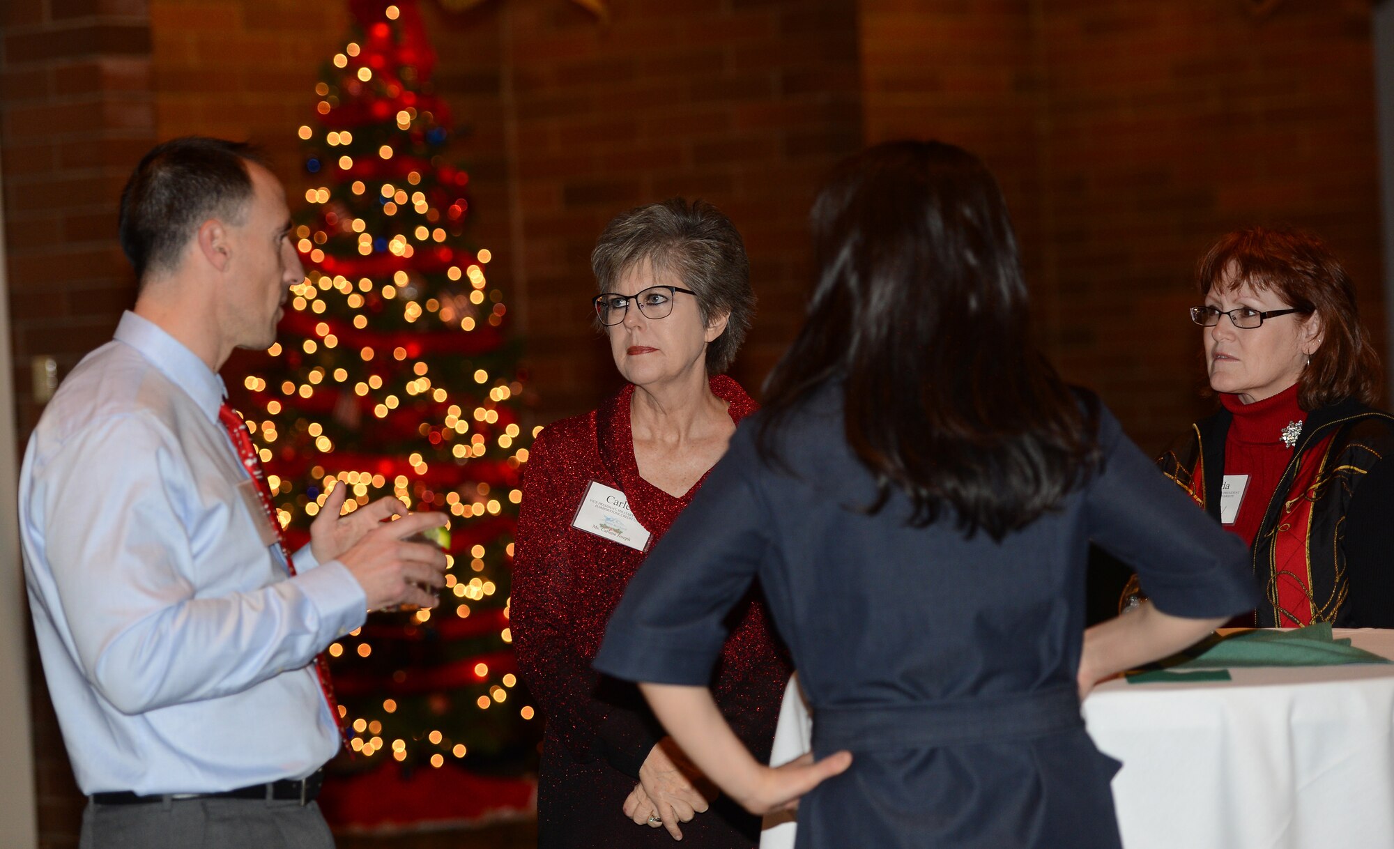 Col. Leonard Kosinski (left), 62nd Airlift Wing commander, talks to Team McChord civic leaders at the Team McChord annual civic leader holiday party Dec. 10, 2016, at the McChord Club on Joint Base Lewis-McChord, Wash. The annual event is held yearly to thank civic leaders for their support throughout the year. (U.S. Air Force photo/Senior Airman Jacob Jimenez)  