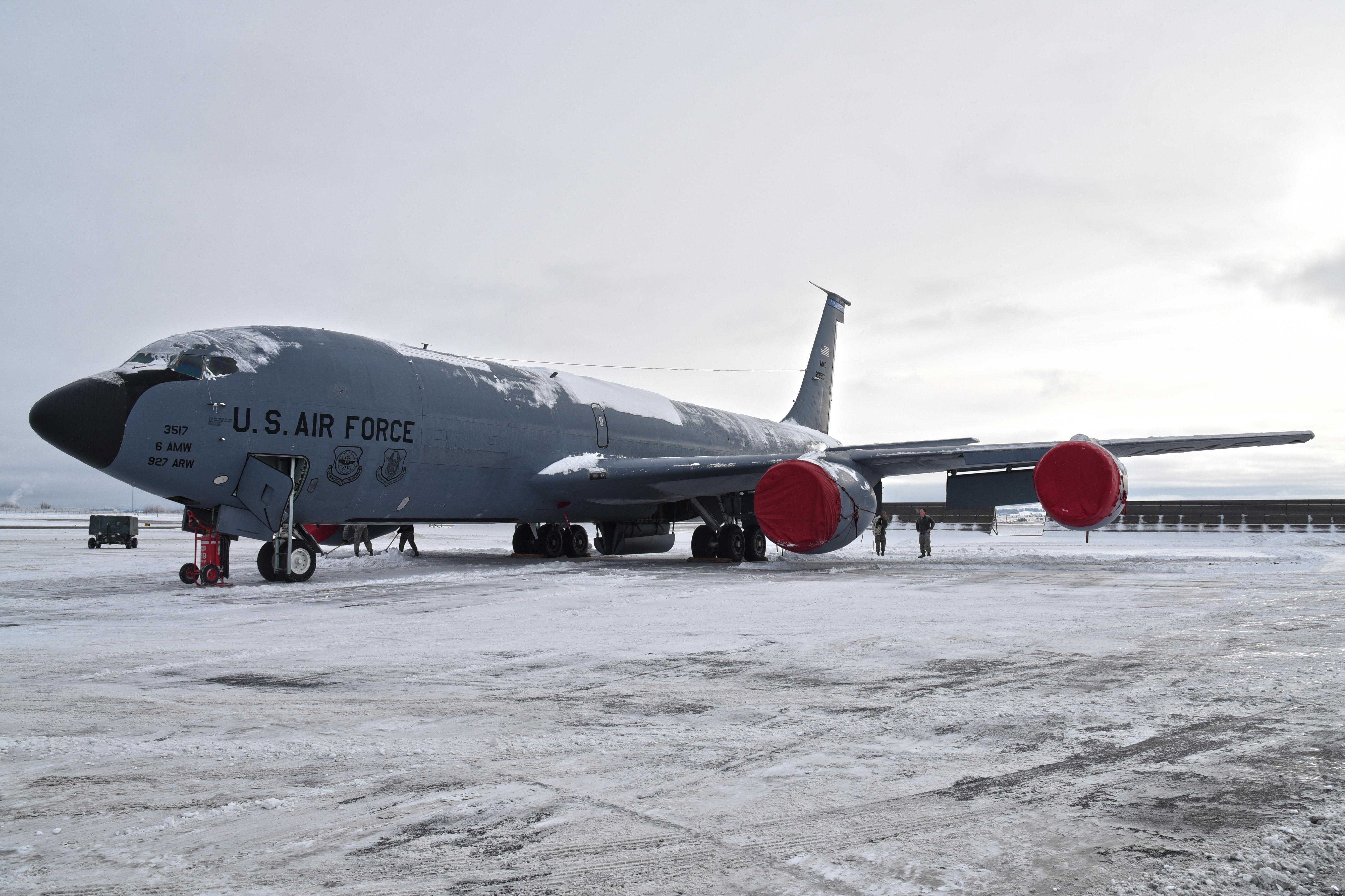 Snow begins to fall on Fairchild, KC135 > Fairchild Air Force Base