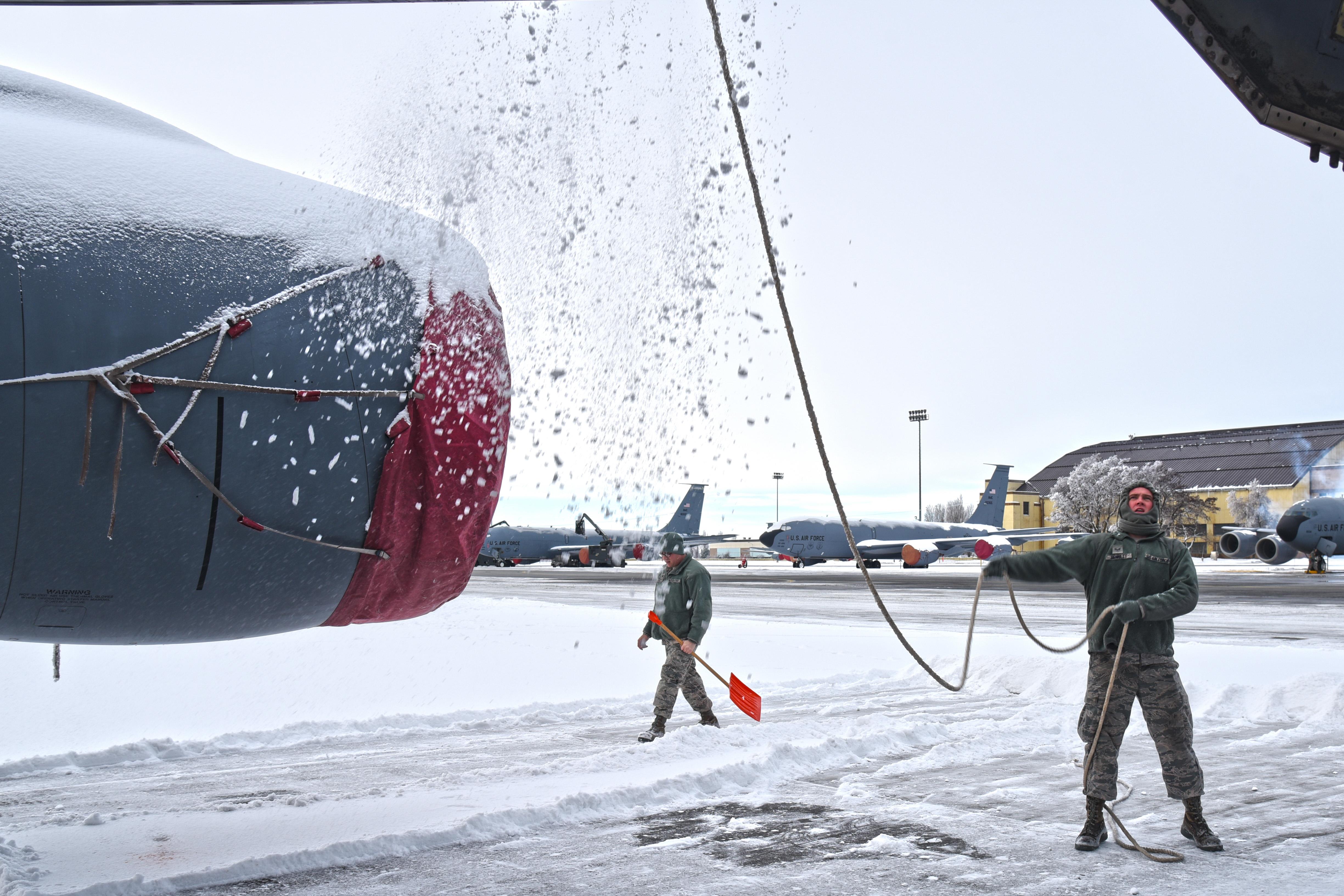 Snow begins to fall on Fairchild, KC135 > Fairchild Air Force Base