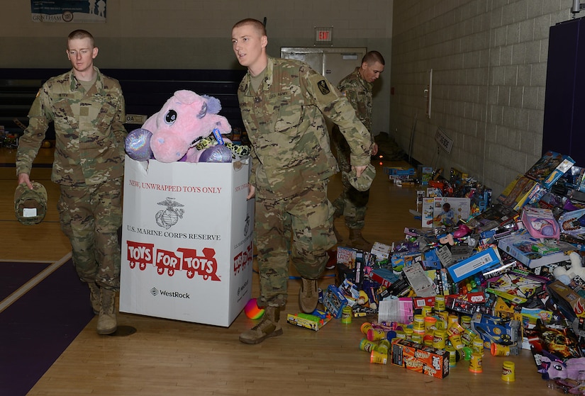 U.S. Army Soldiers assigned to 1st Battalion, 222nd Aviation Regiment, pack and carry donated toys to trucks for the U.S. Marine Corp’s Toys for Tots program at Joint Base Langley-Eustis, Va., Dec. 8, 2016. Each year, the toy donation is followed by the annual holiday run. (U.S. Air Force photo by Staff Sgt. Teresa J. Cleveland)