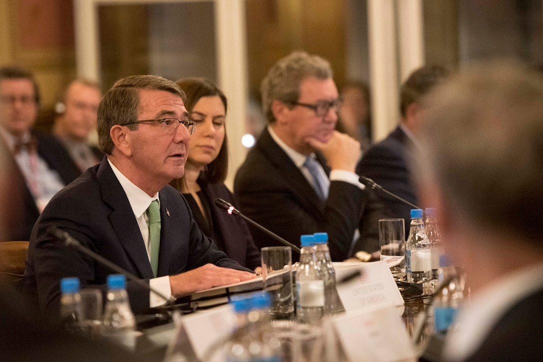 Defense Secretary Ash Carter speaks at a counter-Islamic State of Iraq and the Levant ministerial conference in London, Dec. 15, 2016. DoD photo by Air Force Tech. Sgt. Brigitte N. Brantley