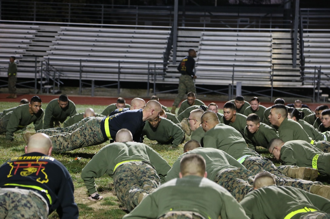 1stSgt Lee Legrande, Company 1stSgt, Engineers Equipment Instruction Company (EEIC), motivating the young Marines after the run at Fort Leonard Wood, MO. Nov. 10, 2016. As the Company 1stSgt for EEIC, 1stSgt Legrande continues to inspire the young and the old by creating camaraderie doing Marine Corps pushups. (U.S. Marine Corps photo by Sgt. Teng Yang)