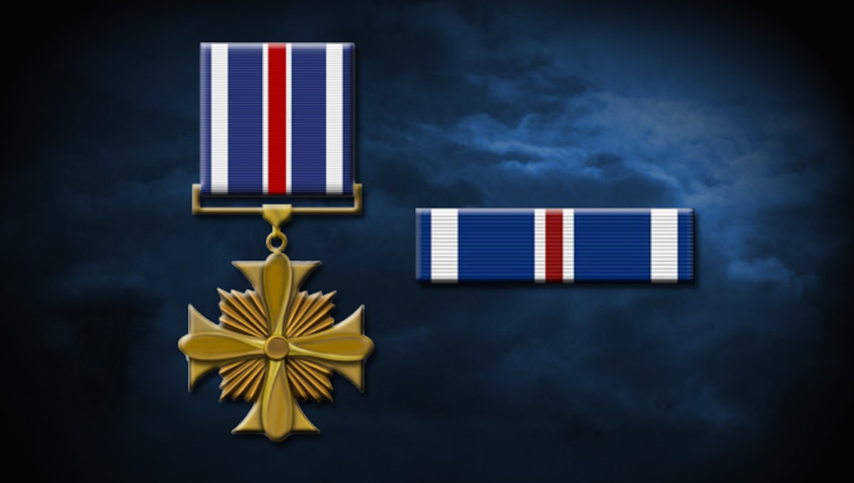 独特な Distinguished Flying Cross > Air Force's Personnel Center 個人装備
