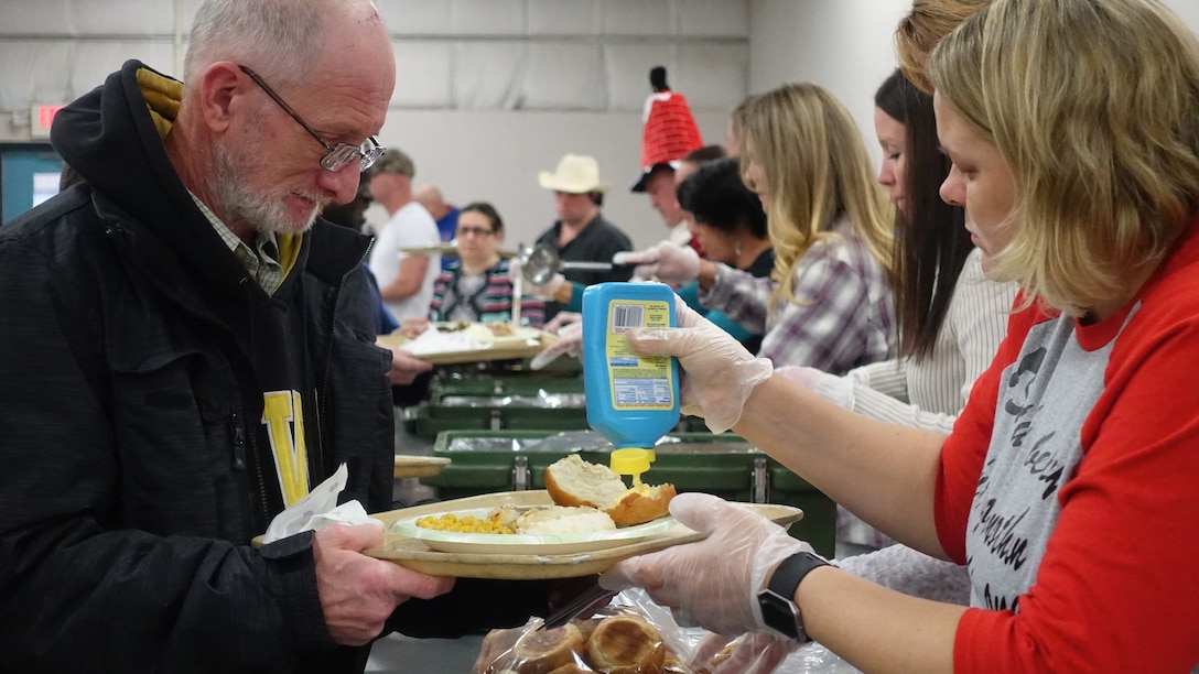 Airmen from the 139th Airlift Wing volunteer their time to prepare and serve lunch to special needs employees at Specialty Industries in St. Joseph, Mo., Dec. 15, 2016. (U.S. Air National Guard photo by Airman Audrey Chappell)