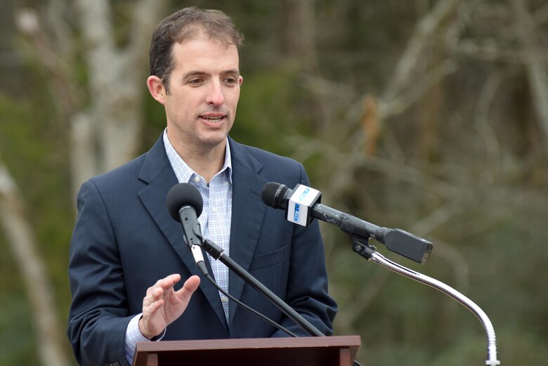 Murfreesboro Mayor Shane McFarland praises the city’s parks and recreation Dec. 14, 2016 for its part in providing residents new recreational opportunities during a ribbon cutting with the U.S. Army Corps of Engineers Nashville District to commemorate the completion of the North Murfreesboro Greenway Project.