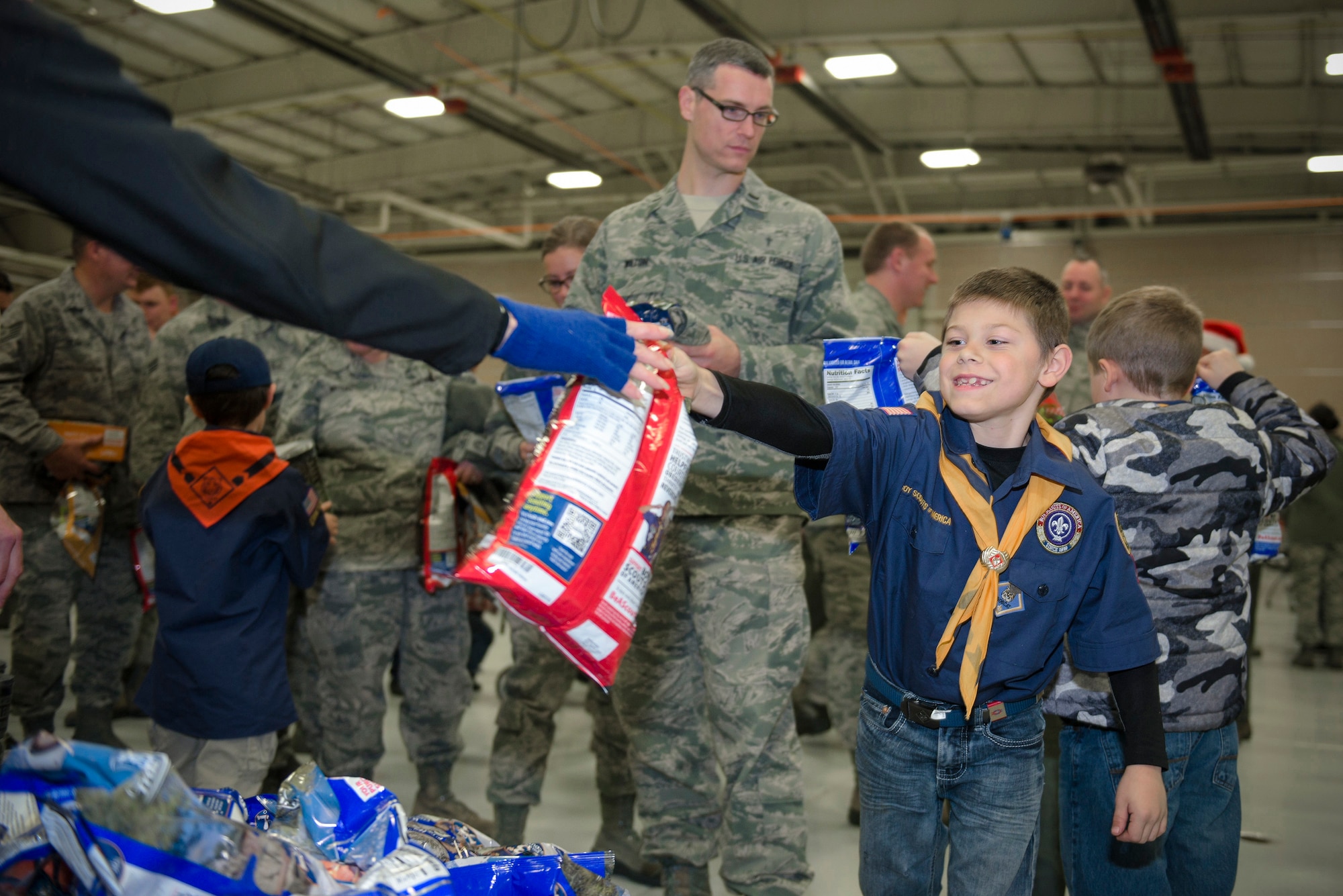 Boy Scouts from W.D. Boyce Council distribute donated popcorn to Airmen with 182nd Airlift Wing, Illinois Air National Guard, in Peoria, Ill., Dec. 3, 2016. The scouts’ donation coincided with wing’s annual holiday party. (U.S. Air National Guard photo by Tech. Sgt. Lealan Buehrer)
