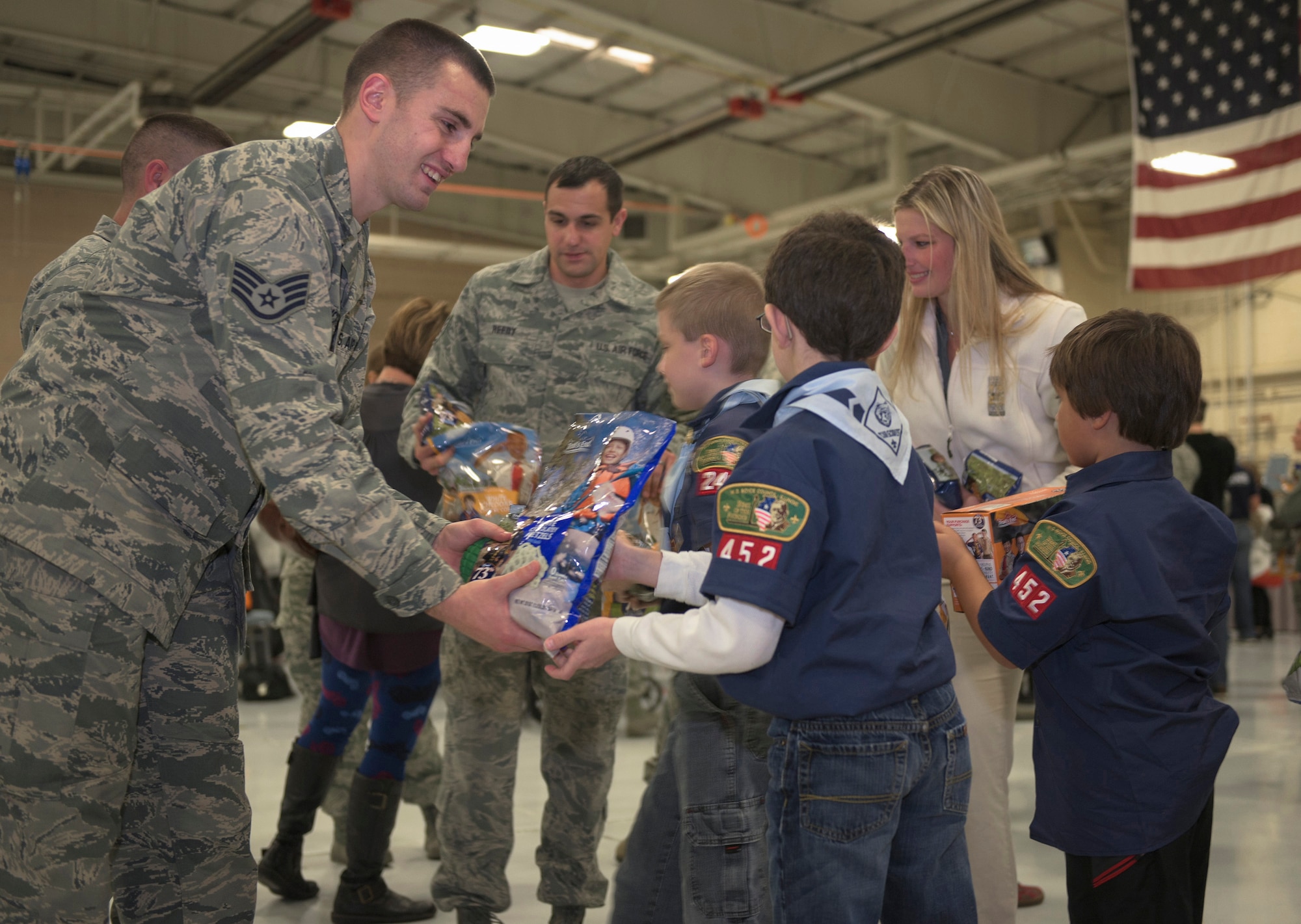 Boy Scouts from W.D. Boyce Council distribute donated popcorn to Airmen with 182nd Airlift Wing, Illinois Air National Guard, in Peoria, Ill., Dec. 3, 2016. The scouts’ donation coincided with wing’s annual holiday party. (U.S. Air National Guard photo by Tech. Sgt. Lealan Buehrer)