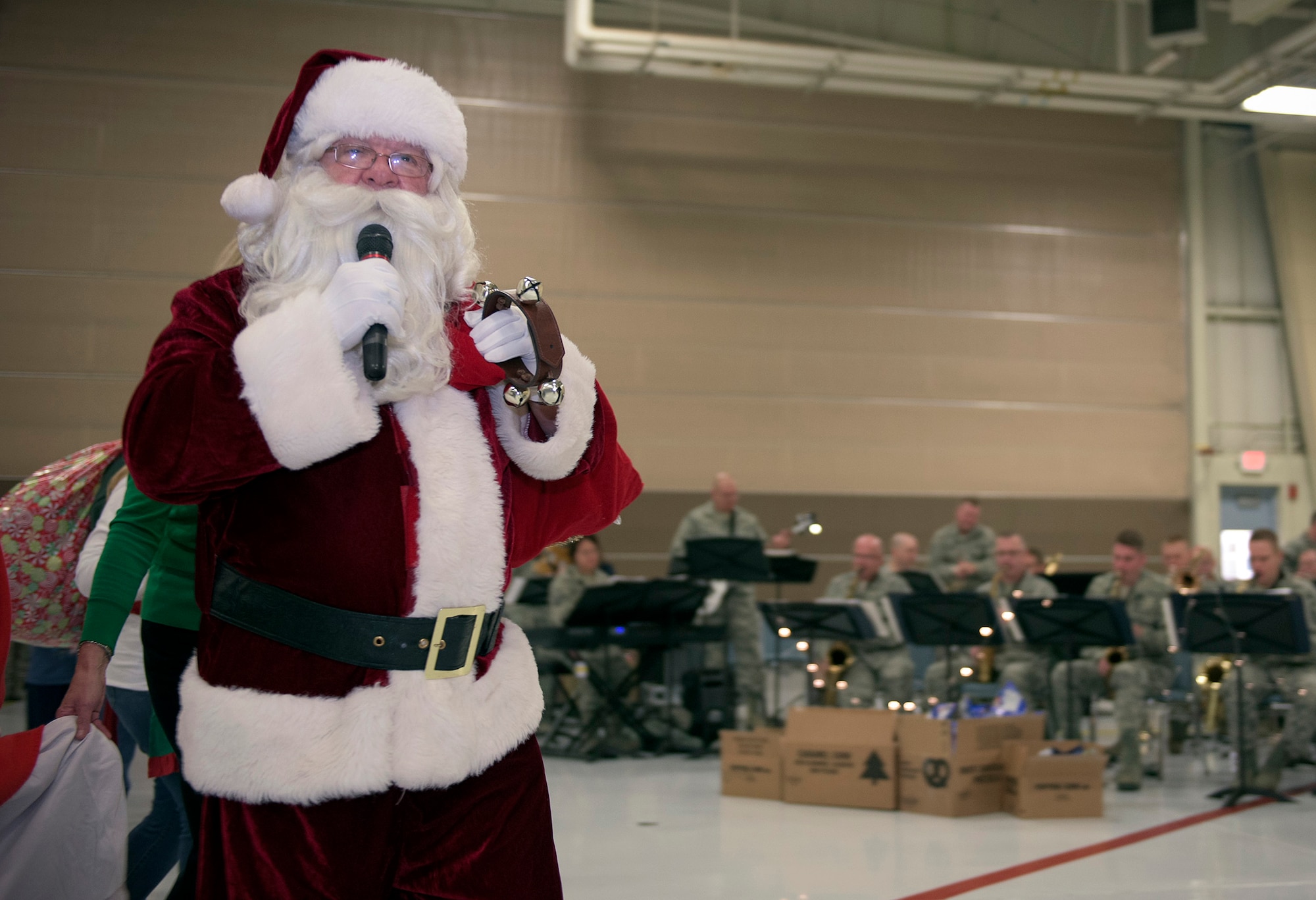 Santa Clause announced his arrival to children the 182nd Airlift Wing’s annual holiday party Dec. 3 in Peoria, Ill. The wing held the event to provide ANG families an opportunity to celebrate with their fellow unit members. (U.S. Air National Guard photo by Tech. Sgt. Lealan Buehrer)