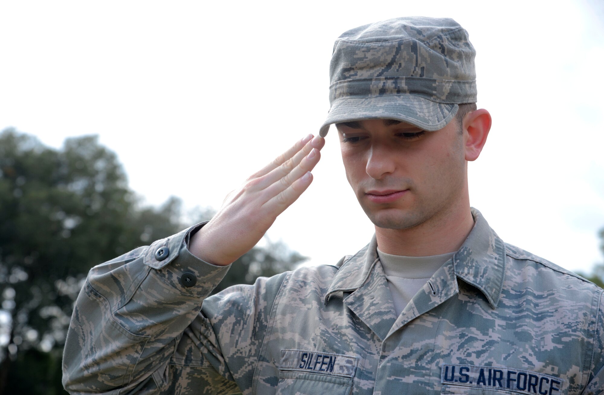 Senior Airman Corey Silfen, radiology technician with the 6th Medical Support Squadron, renders a salute after laying a wreath on a gravesite at Florida National Cemetery in Bushnell, Fla., Dec. 17, 2016. Silfen participated in Wreaths Across America, an organization that places wreaths on gravesites of fallen heroes during the holiday season. (U.S. Air Force photo by Senior Airman Tori Schultz)