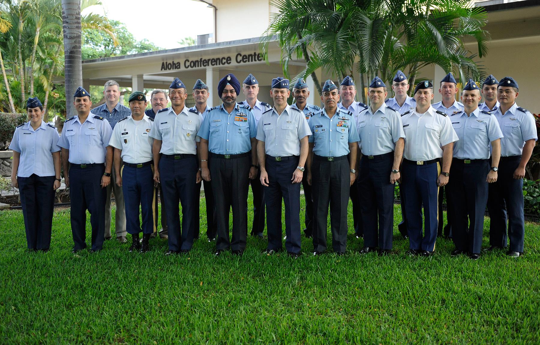 U.S., Indian Airmen train side by side to sharpen airlift skills > U.S.  Indo-Pacific Command > 2015