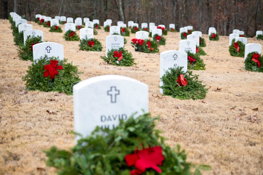 Hoilday wreaths adorn veterans’ headstones at the Arkansas State Veterans Cemetery in North Little Rock, Ark., Dec. 17, 2016. More than 5,000 wreaths were placed there as part of the Wreaths Across America Program. The mission: Remember. Honor. Teach. (U.S. Air Force photo by Master Sgt. Jeff Walston/Released)