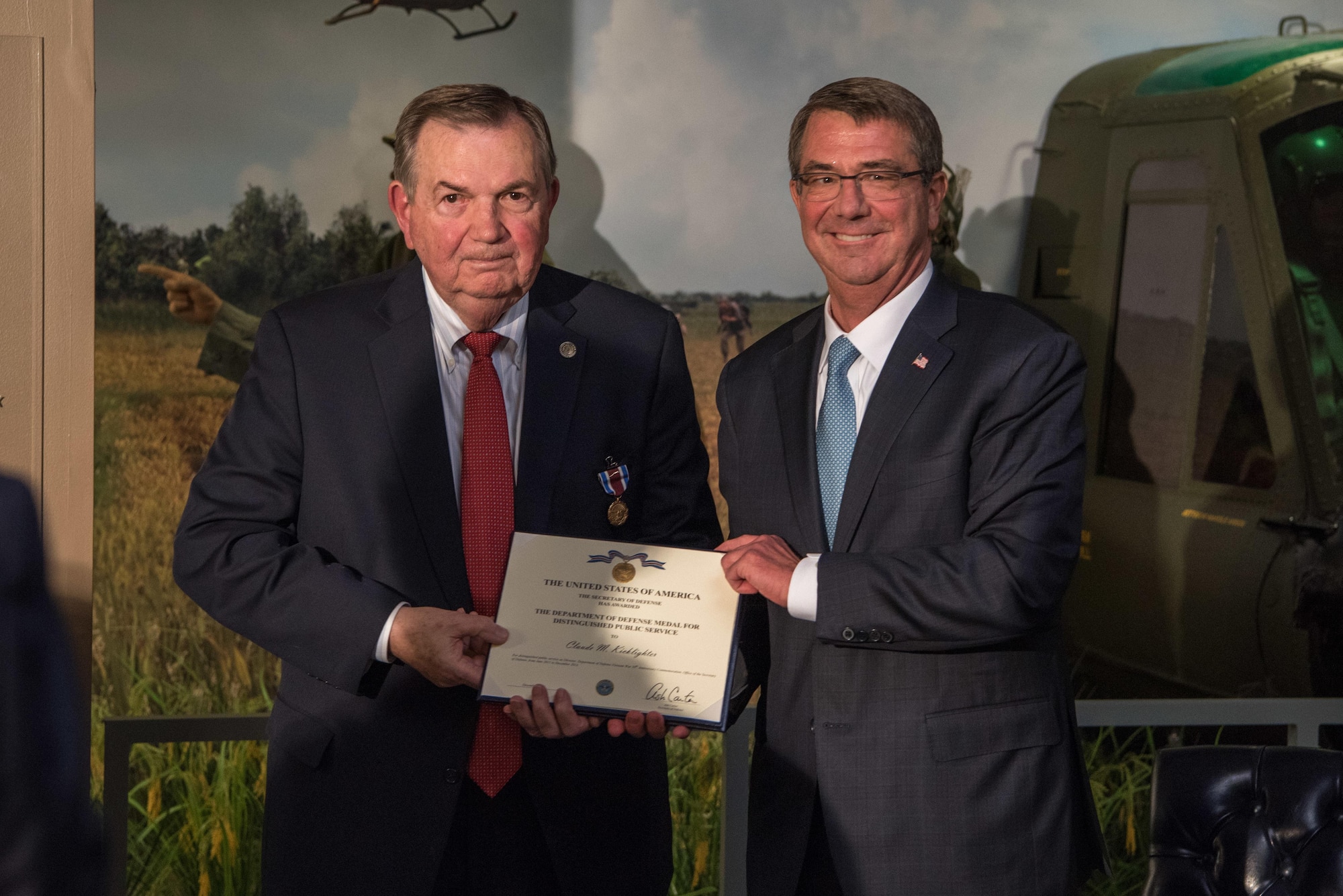 Secretary of Defense Ash Carter attends a Vietnam War hallway dedication ceremony at the Pentagon in Washington, D.C., Dec. 20, 2016. (DOD photo by U.S. Air Force Staff Sgt. Jette Carr)