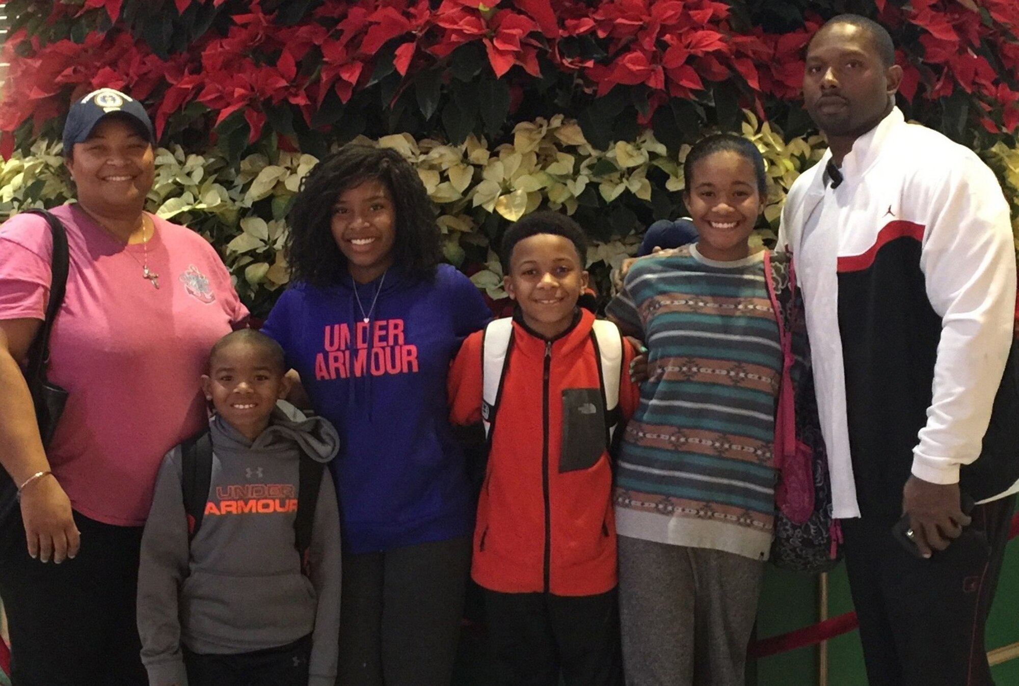 Tech Sgt. Fabian Benson (far right) attends the final Air Force Reserve
Yellow Ribbon Reintegration Program event of the year Dec. 17 with (left to right) his wife, Lateka, and children, Blake, Raven, Christopher and Mariah.
Benson, a knowledge operations management reservist with the 94th Airlift
Wing at Dobbins Air Reserve Base, Georgia, attended the training in Florida
with his loved ones to help prepare all of them for the separation caused by
his upcoming deployment, the third in his 17-year career. (U.S. Air Force
photo by Tech Sgt. Kelly Goonan)