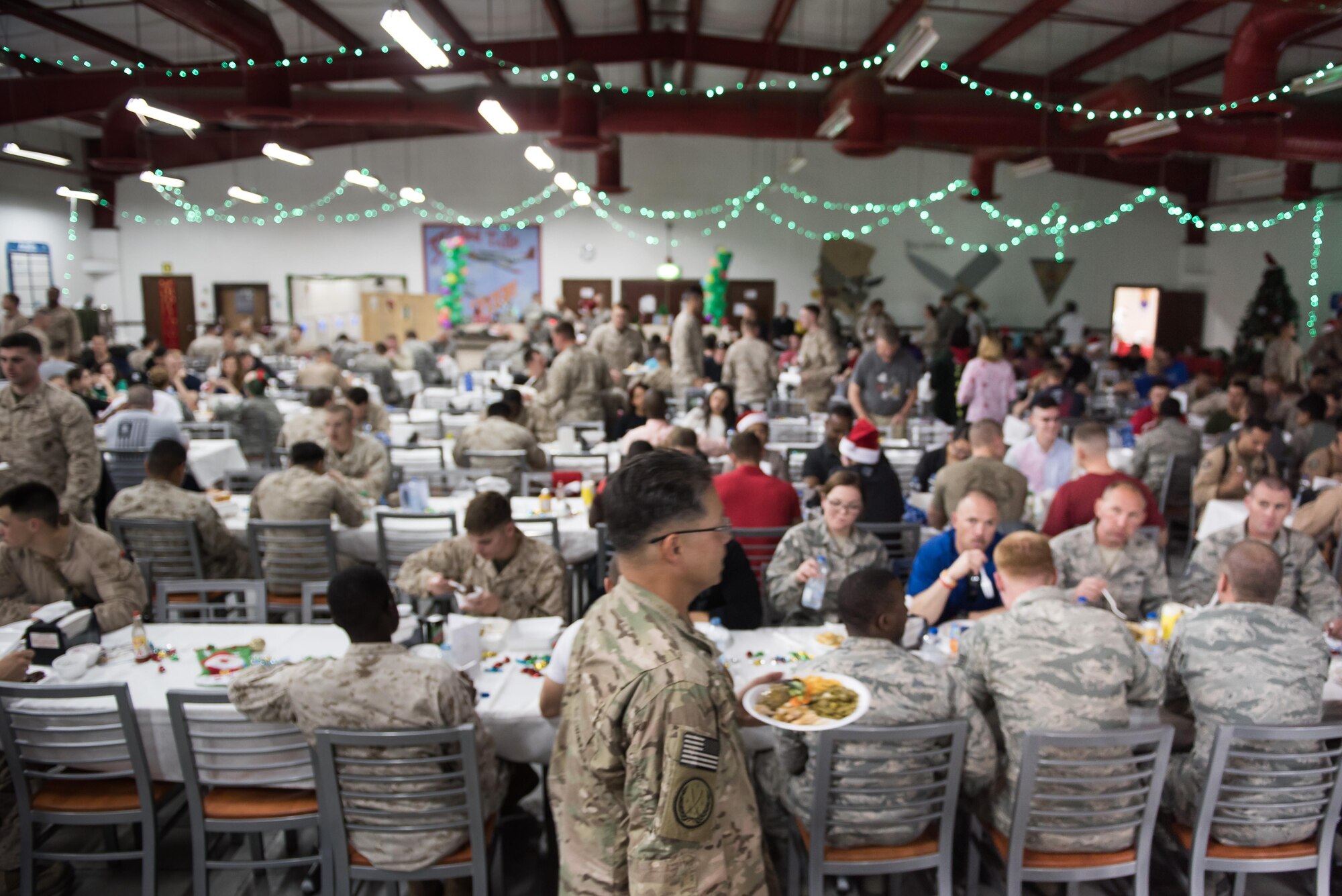 A U.S. Army Soldier takes his Christmas meal to a seat at the 407th Air Expeditionary Group dining facility at an undisclosed location in Southwest Asia, Dec. 25, 2016. The service members deployed here are supporting Operation Inherent Resolve.  (U.S. Air Force photo/Master Sgt. Benjamin Wilson)