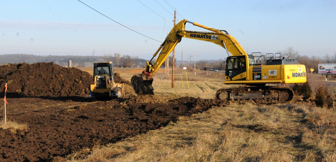 TONGANOXIE, Kansas (December 13, 2016) – Construction vehicles prepare the area for the Tonganoxie Army Reserve Center that is being built on more than 19 acres of land in eastern Kansas. The $12.1 million project is expected to be completed by January 2019.