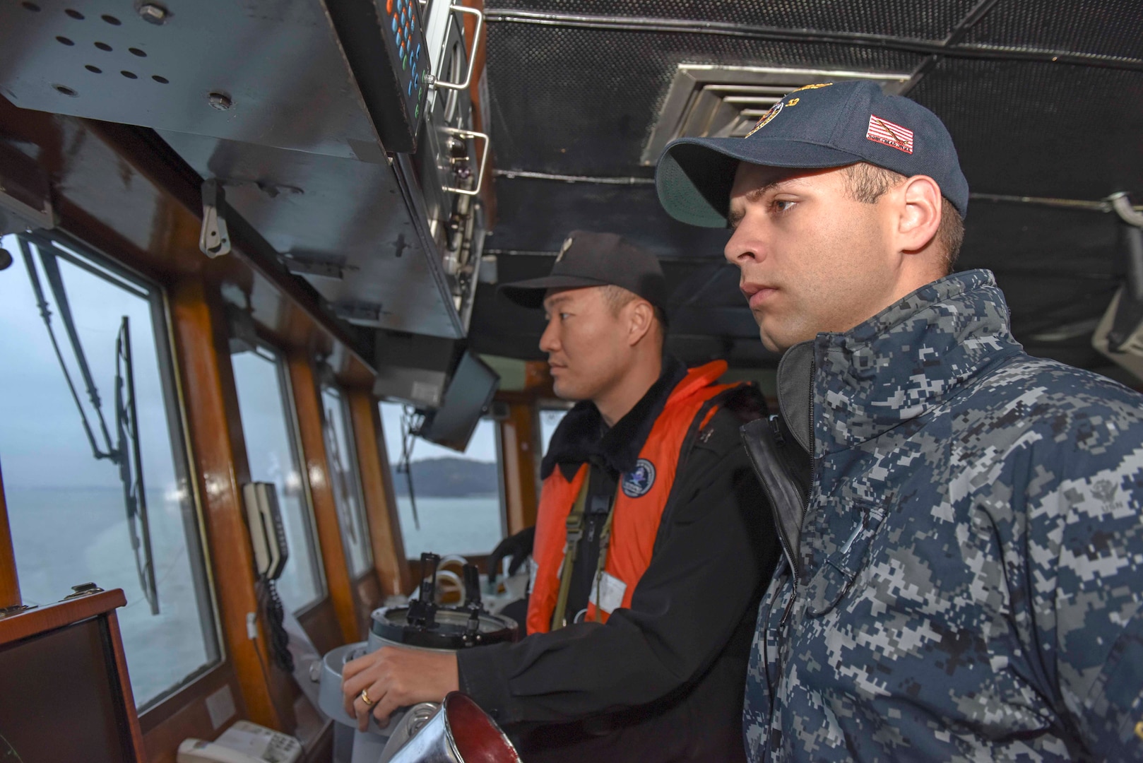 Lt. j.g. David Dinkins, ships navigator for USS Barry (DDG 52) tours Republic of Korea (ROK) ship Bucheon (PCC 773) during the officer exchange program Combined Edge, Dec. 22, 2016. “Combined Edge” is a program focusing on improving combined war fighting integration between the U.S. and ROK navies by allowing U.S. Navy officers to embark on ROK navy ships. 