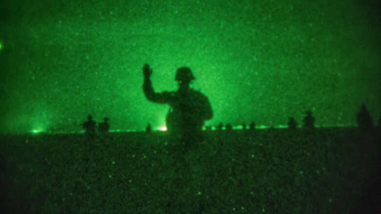 A U.S. Marine with Company C, Battalion Landing Team 1st Bn., 4th Marines, 11th Marine Expeditionary Unit, gives the signal to advance onto the objective area during a helo-borne raid as part of Exercise Alligator Dagger in Djibouti, Dec. 22, 2016. The raid involved Marines inserting onto an objective via MV-22 Ospreys and CH-53E Super Stallions, neutralizing simulated enemy threats onsite, and performing a thorough site exploitation of enemy intelligence before extracting all forces from the area, along with apprehended high-value individuals. The unilateral exercise provides an opportunity for the Makin Island Amphibious Ready Group and 11th MEU to train in amphibious operations within the U.S. 5th Fleet area of operations. The 11th MEU is currently supporting U.S. 5th Fleet’s mission to promote and maintain stability and security in the region.