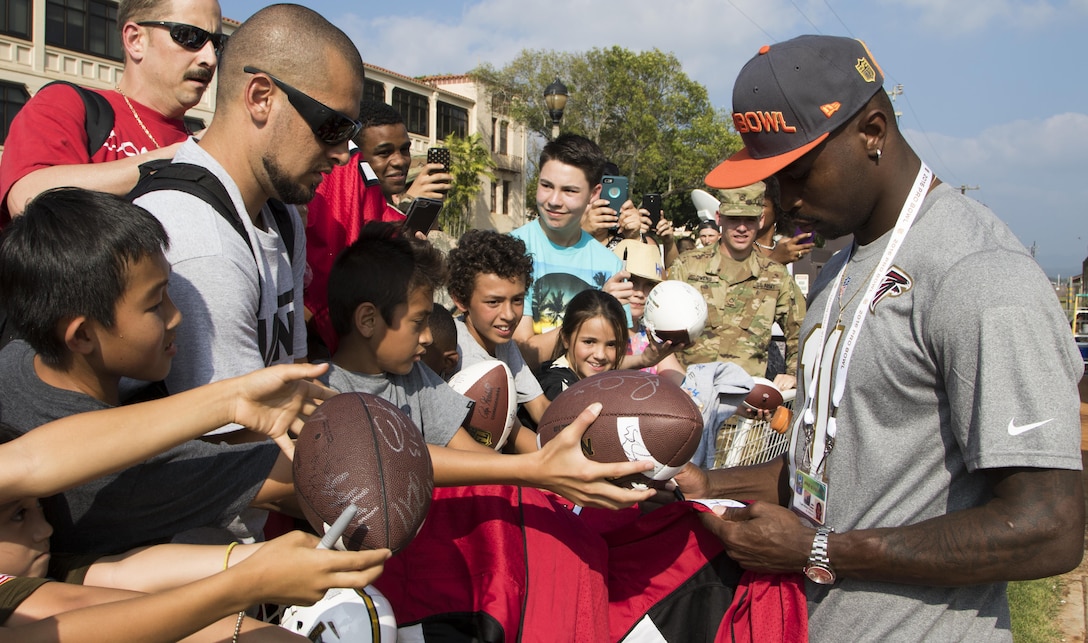 Atlanta Falcons wide receiver Julio Jones autographs a jersey for a fan during the 2016 Pro Bowl Draft show on Wheeler Army Airfield, Hawaii, Jan. 27, 2016. U.S. Army photo by Sgt. Kimberly Menzies