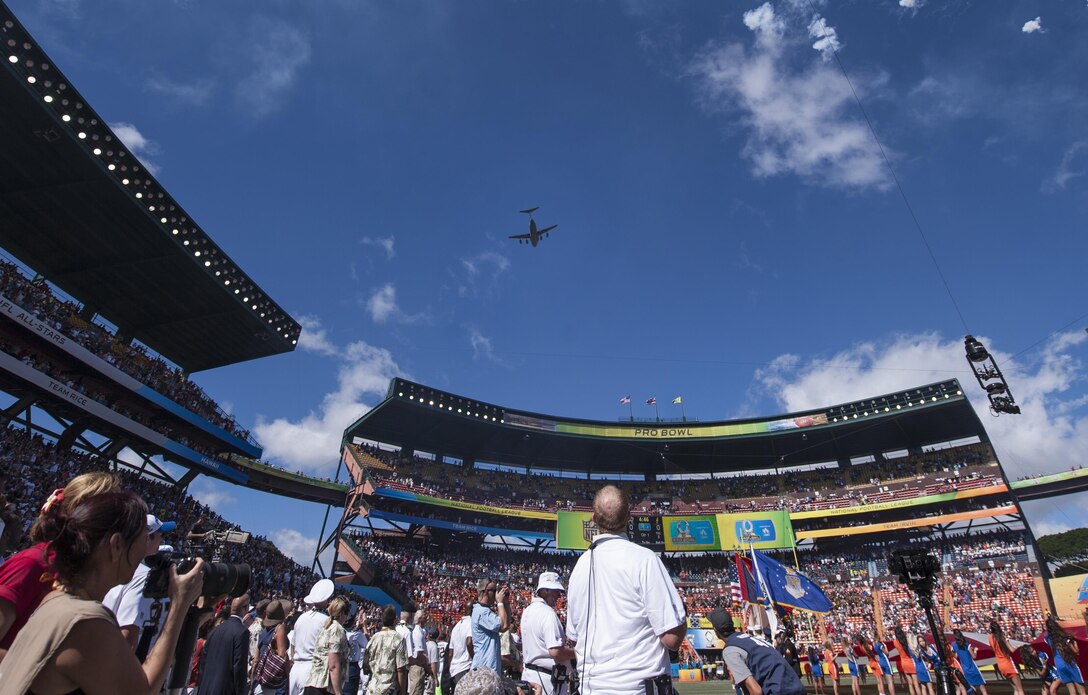 An Air Force C-17 Globemaster performs a flyover during the 2016 NFL Pro Bowl as part of the event’s pregame show at Aloha Stadium in Honolulu, Jan. 31, 2016. More than 200 military volunteers helped to construct the pregame show stage in support of Rachel Platten’s performance of her song “Fight Song.” The U.S. military also supported the event by conducting a C-17 Globemaster flyover and the participation of U.S. Pacific Command leadership during the game’s coin toss. DoD photo by Staff Sgt. Christopher Hubenthal
