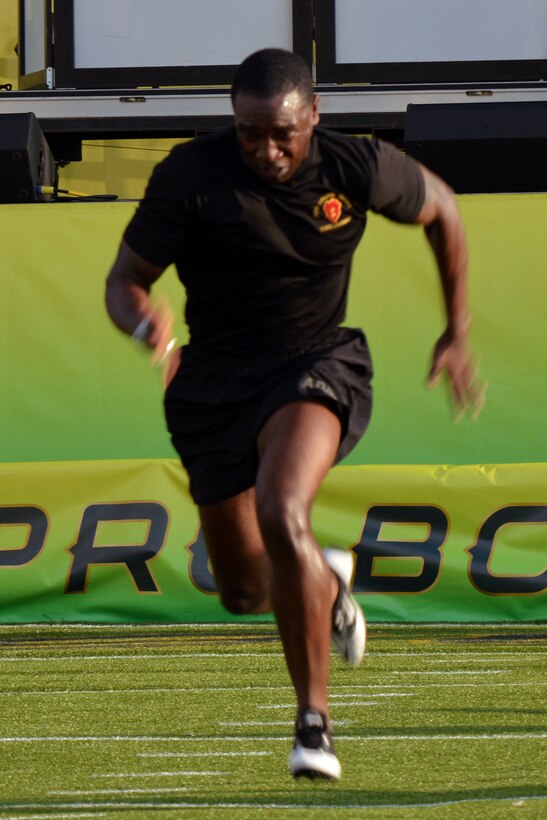 Army Spc. Thomas Roberts sprints while participating in the Goal to Goal event for Team Army during the 2016 Pro Bowl Military Challenge field at Queen's Beach in Honolulu, Jan. 29, 2016. Roberts is a protocol specialist assigned to the 25th Infantry Division’s Headquarters and Headquarters Battalion. Army photo by Staff Sgt. Armando R. Limon