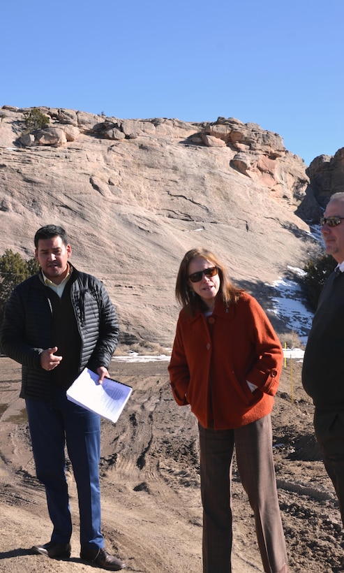 WINDOW ROCK, AZ – Albuquerque District Flood Plain Management Services program director Stephen Scissions speaks with Secretary Jo-Ellen Darcy about how his team assisted the Navajo Nation Zoological and Botanical Park with flooding issues, Jan. 27, 2016.