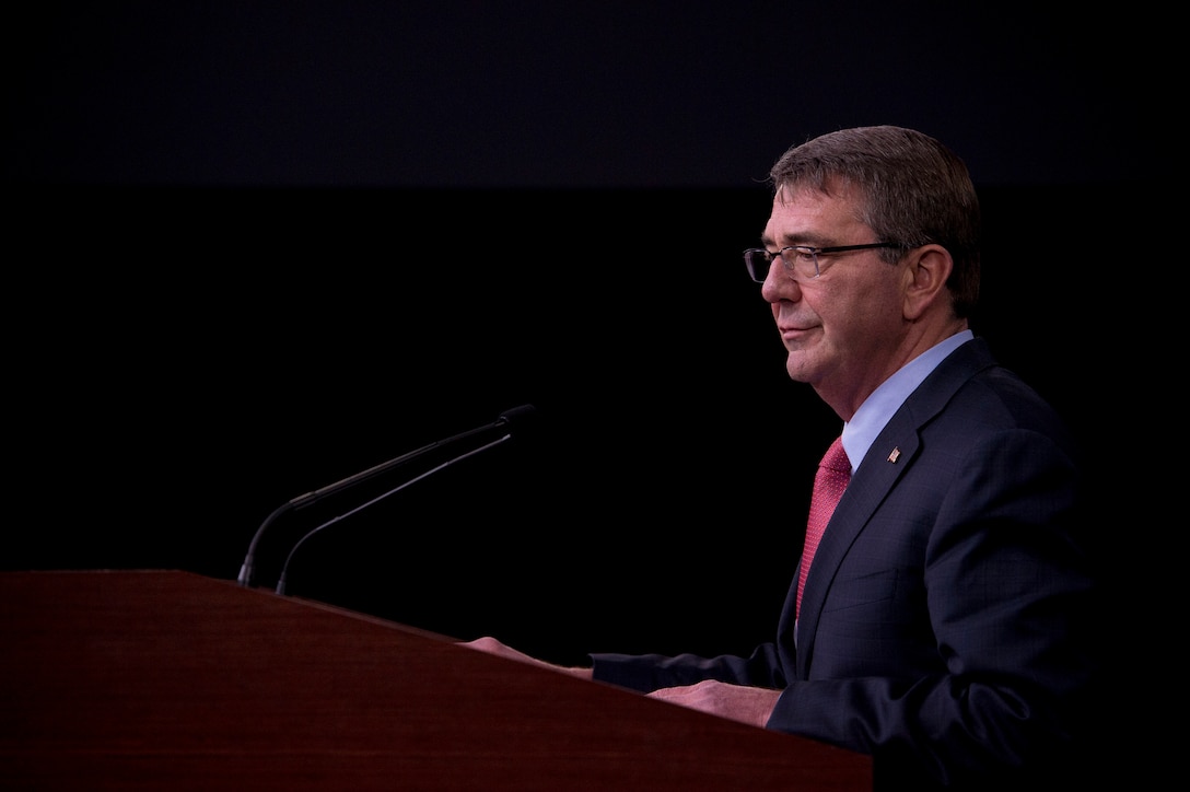 Defense Secretary Ash Carter briefs Pentagon reporters Jan 28, 2016, on the latest in his Force of the Future reforms focused on improving the quality of life for military personnel. DoD photo by Air Force Senior Master Sgt. Adrian Cadiz