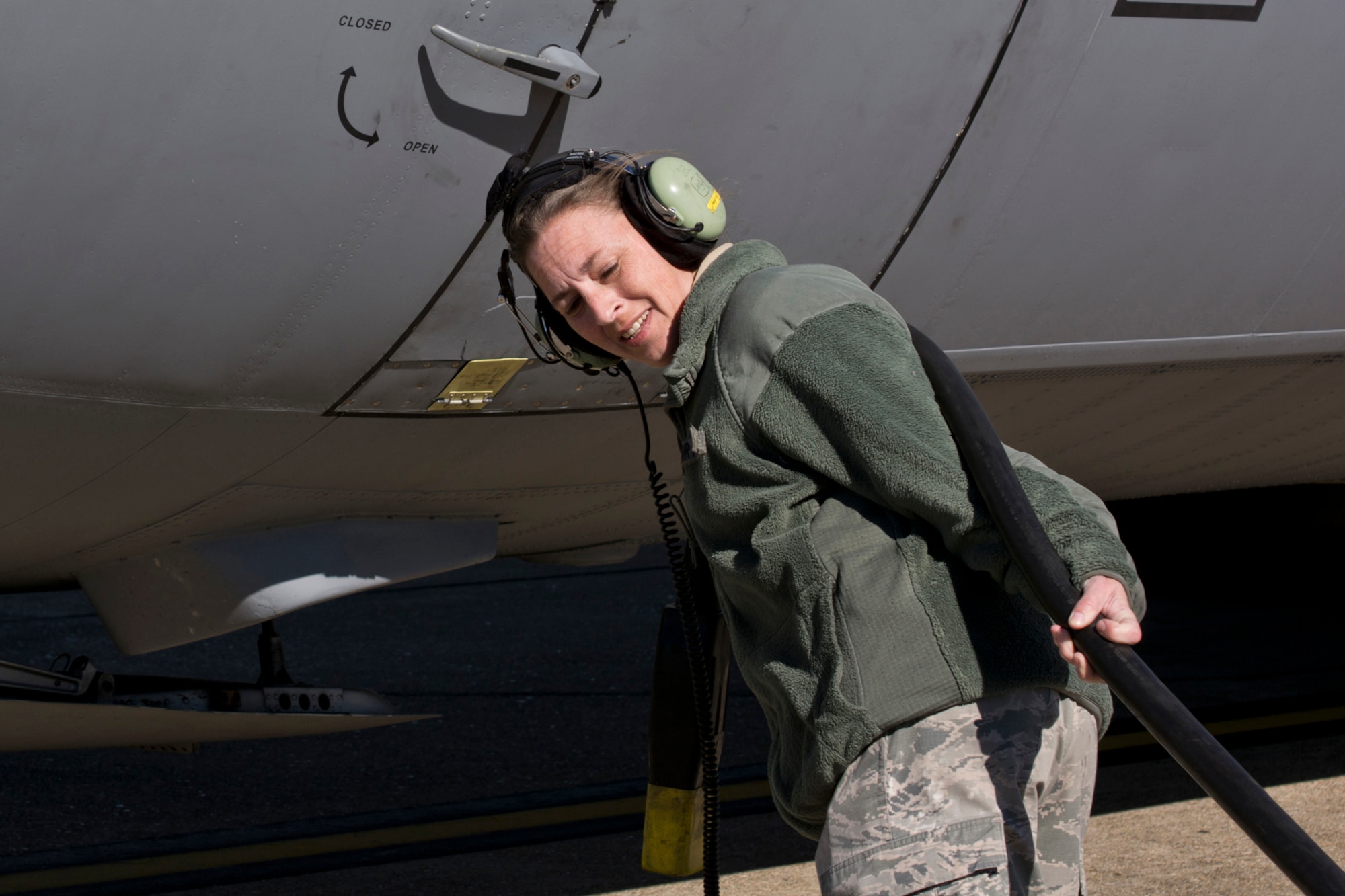 U.S. Air Force Reserve Tech. Sgt. Stephanie Martin, an engine mechanic, assigned to the 913th Maintenance Squadron, pulls a cable from a start cart at Little Rock Air Force Base, Ark., Jan. 28, 2016. The trailer-mounted power unit provides AC and DC power for aircraft electrical systems as well as high volume air for starting aircraft engines. (U.S. Air Force photo by Master Sgt. Jeff Walston/Released)