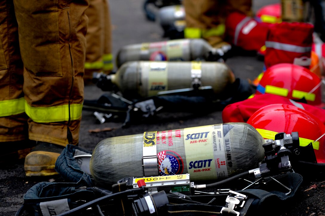 U.S. Army Soldiers assigned to the Maritime Intermodal Training Department participate in a live-fire training course at Fort Eustis, Va., Jan 28, 2016. The instructors teach the students to slow their breathing because each tank holds approximately 45 minutes of oxygen, further emphasizing the importance of controlled breathing. (U.S. Air Force by Senior Airman Breonna Veal)