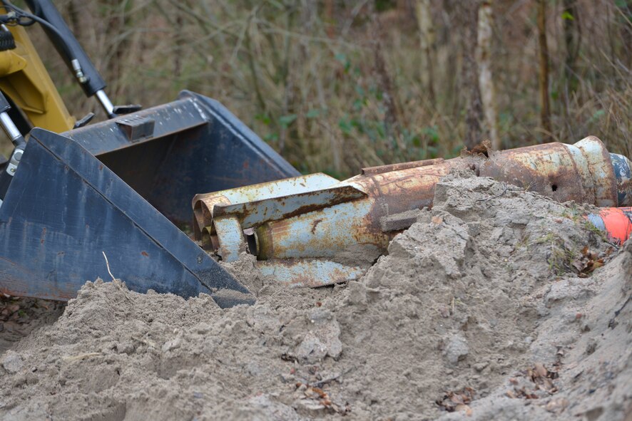 An All-purpose Remote Transport System picks up an inert bomb, used for training purposes, Jan. 28, 2016, at Ramstein Air Base, Germany. Airmen assigned to the 786th Civil Engineer Squadron Explosive Ordnance Disposal, tested the ARTS’s functions by locating and picking up test objects.  (U.S. Air Force photo/Airman 1st Class Lane T. Plummer)