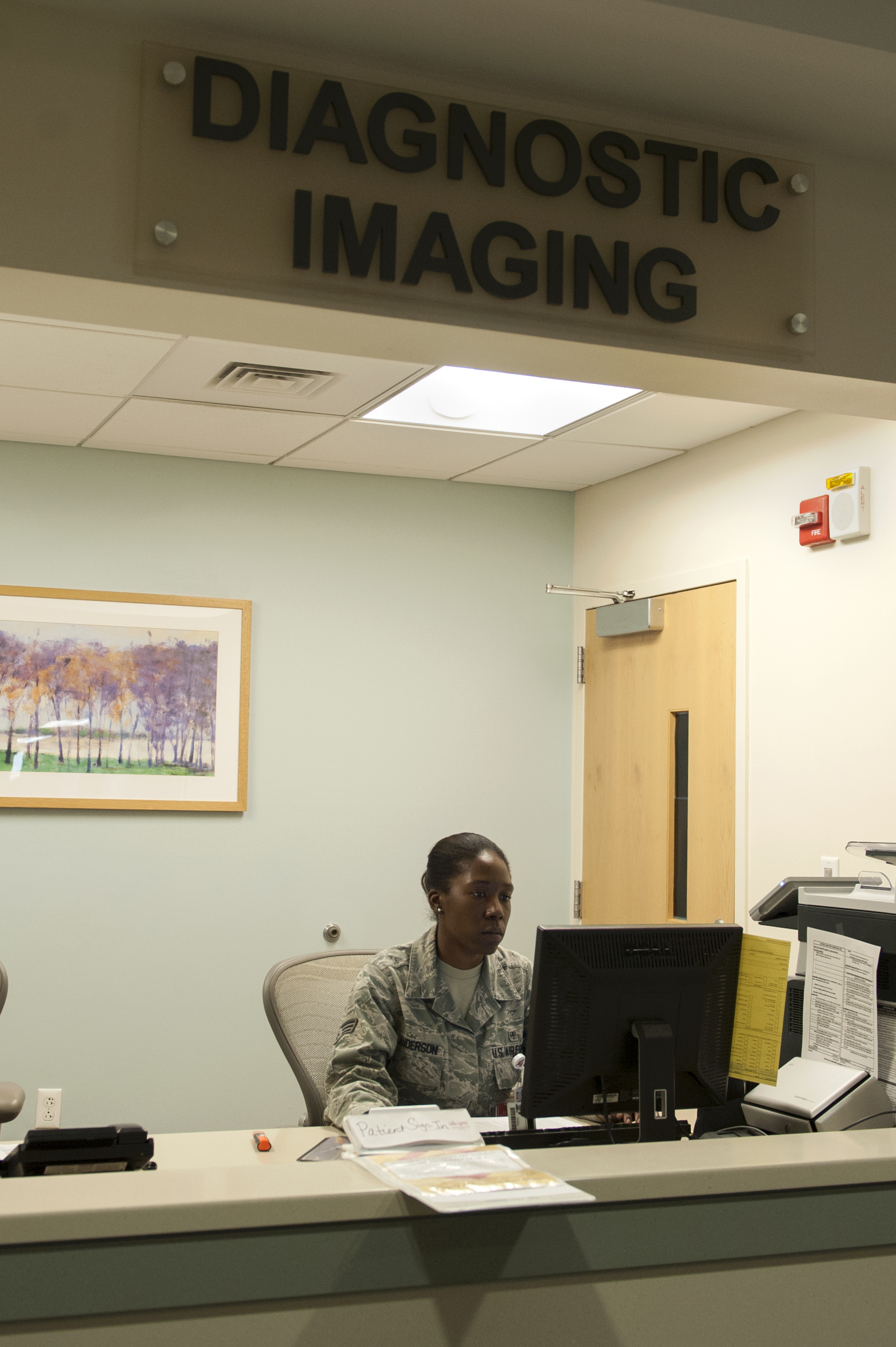 Diagnostic imaging Airmen get down to the bone > Moody Air Force Base