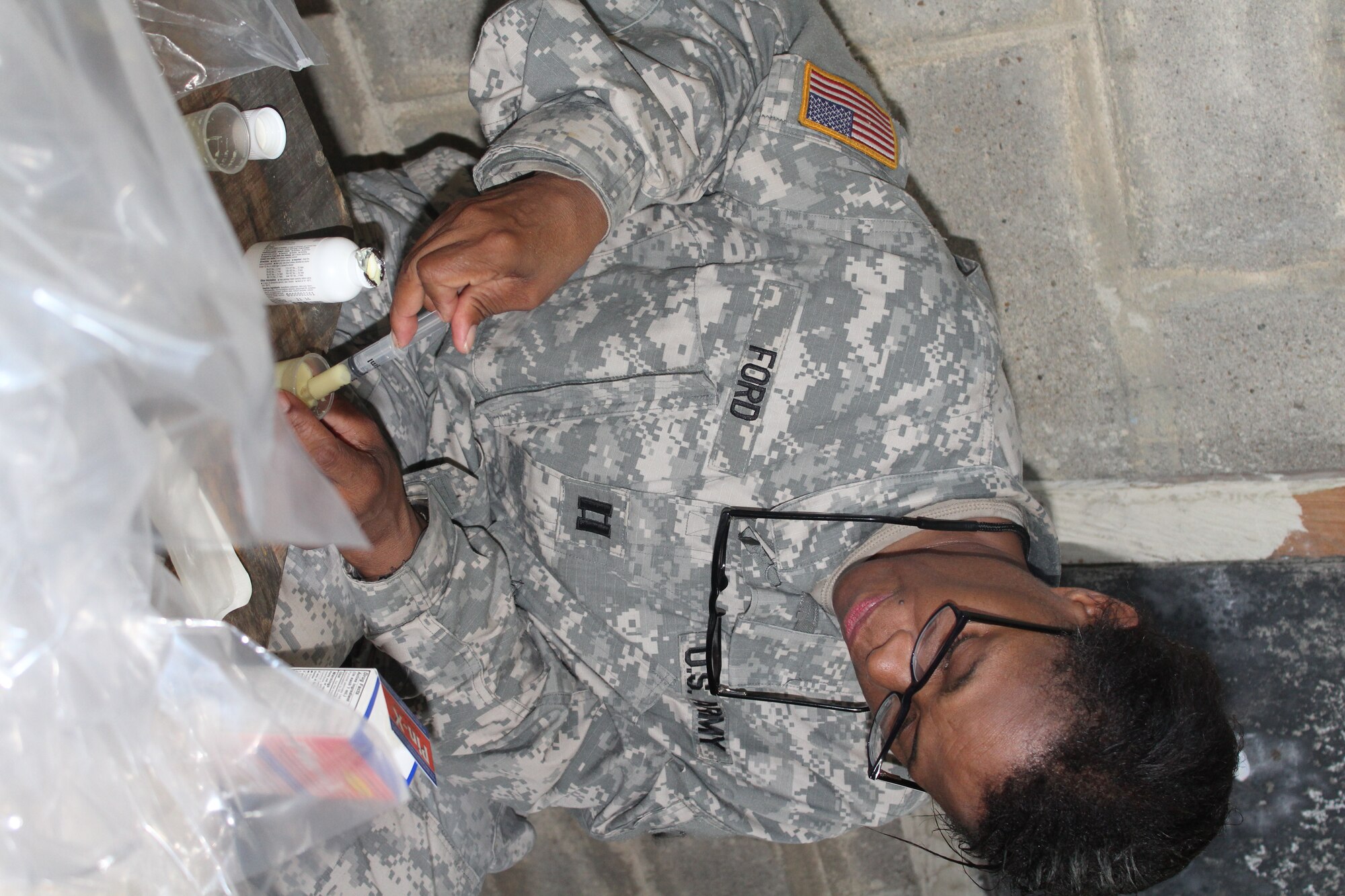U.S. Army Captain Marshon Ford, Joint Task Force-Bravo Medical Element nurse, prepares de-worming medication for children during a Medical Readiness Training Exercise in Nueva Jerusalén, Gracias a Dios Department, Honduras, Jan. 28, 2016. The medication is one of many services the MEDRETE provides to patients, including, a basic health class from Honduran military representatives and dental services, to name a few. (U.S. Army photo by Maria Pinel/Released)