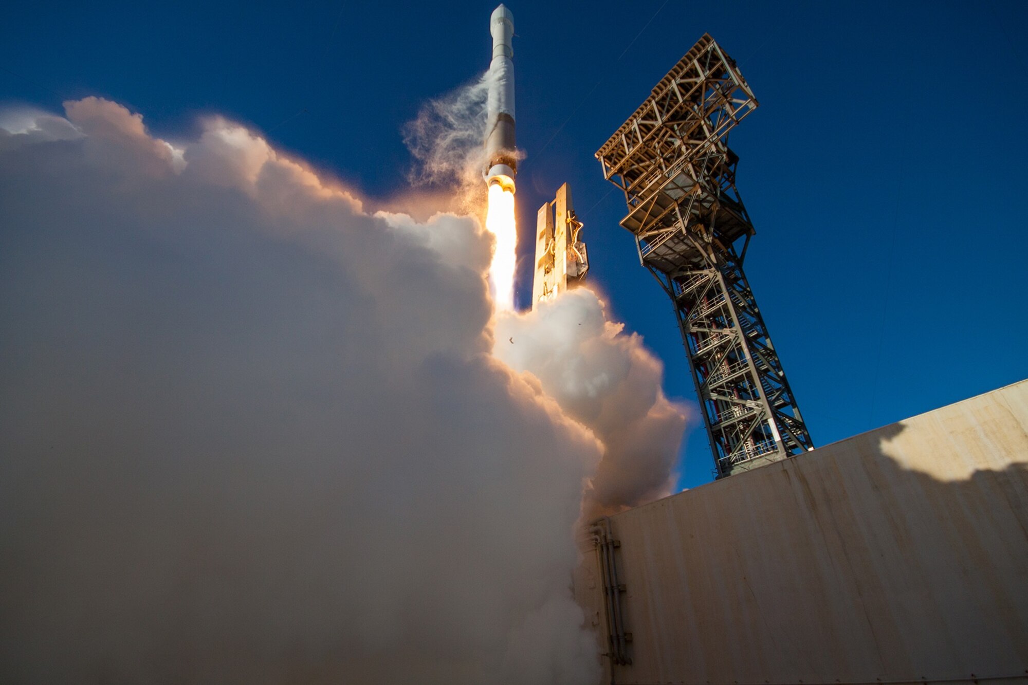 Cape Canaveral Air Force Station, Fla. (Feb. 5, 2016) – A United Launch Alliance (ULA) Atlas V rocket carrying the GPS IIF-12 mission lifted off from Space Launch Complex 41 at 8:38 a.m. EST / 5:38 a.m. PST (Courtesy photo: ULA)