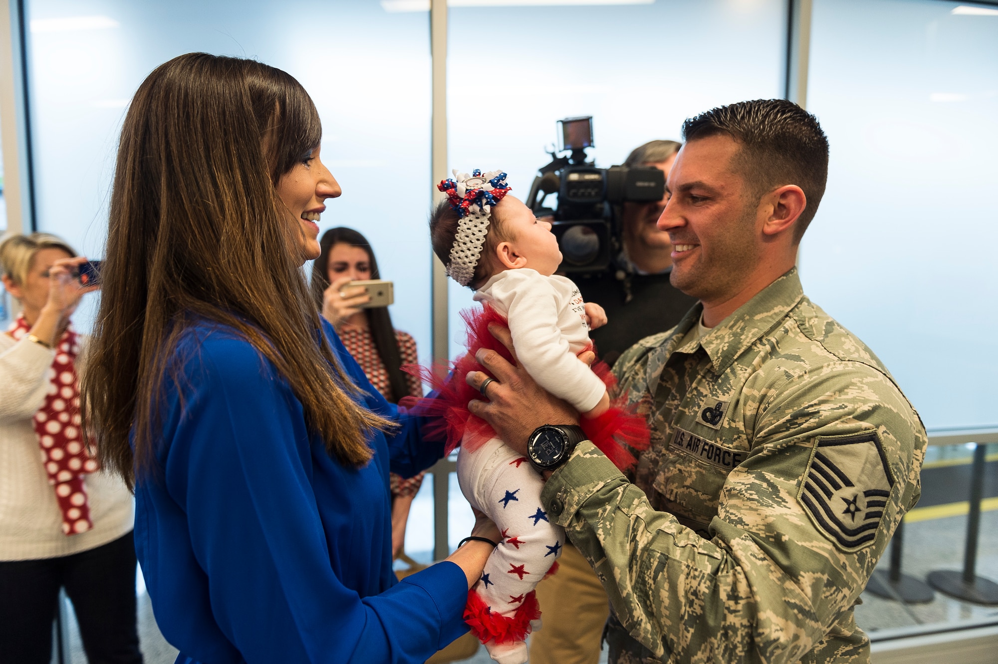 Master Sgt. Daniel Owczarczak, an Airman assigned to the 107th Security Forces Squadron, Niagara Falls Air Reserve Station, N.Y., gets to see his newborn daughter for the first time. Owczarczak was one of more than 30 Airmen from the 107th SFS to return from a six-month deployment to Southwest Asia, Feb. 4-5, 2016. (U.S. Air National Guard photo by Staff Sgt. Ryan Campbell/Released)