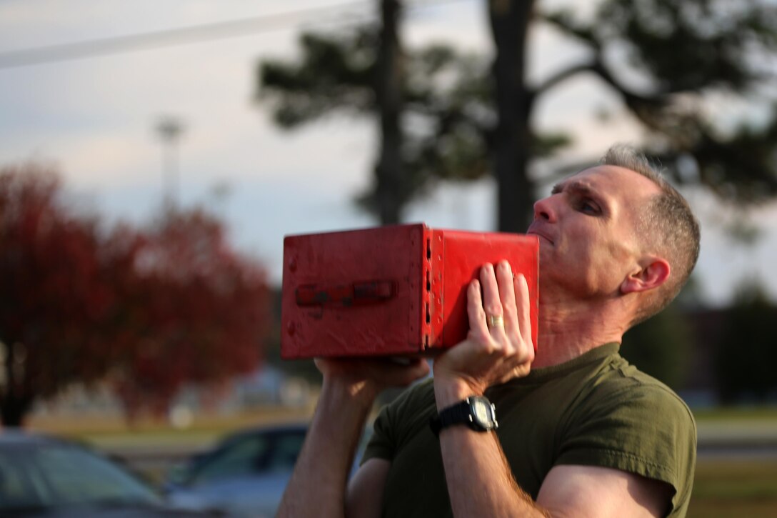 Maj. Gen. Gary Thomas executes ammo can lifts during a combat fitness test at Marine Corps Air Station Cherry Point, N.C., Dec. 4, 2015. 2nd MAW Marines maintain their combat readiness year-round in order to provide continuous support to the Marine Air-Ground Task Force. (U.S. Marine Corps photo by Cpl. N.W. Huertas/Released)