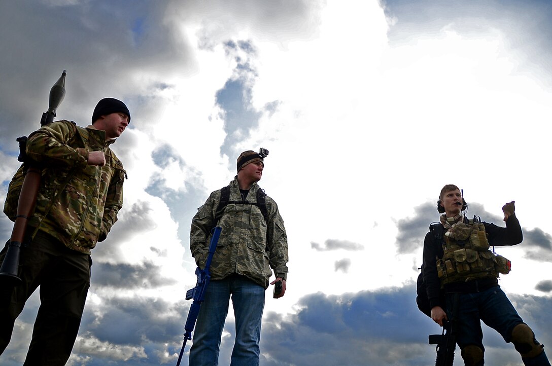 Service members from the 48th Fighter Wing participate in a combat search and rescue task force training exercise near Hinderclay, England, Feb. 4, 2016. The 56th and 57th Rescue Squadrons coordinated with the 493rd and 494th Fighter Squadrons and the 100th Air Refueling Wing to take part in a recovery scenario. (U.S. Air Force photo/Senior Airman Erin Trower)