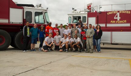 Servicemembers with the 612th Air Base Squadron at Soto Cano Air Base, Honduras, pose for a photo with NFL players and cheerleaders Feb. 6, 2016, as a part of a visit to the base hosted by the Armed Forces Entertainment for Super Bowl 50. (U.S. Air Force photo by Capt. Christopher Mesnard/Released)