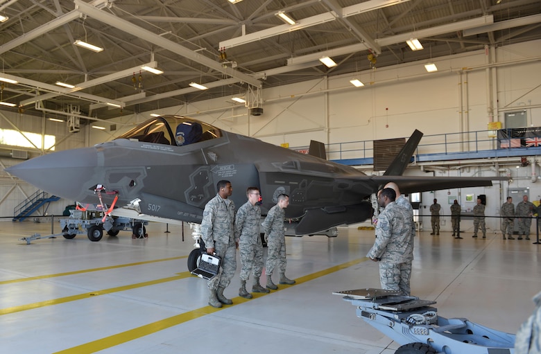 33rd AMXS supplies F-35 maintainers > Air Education and 