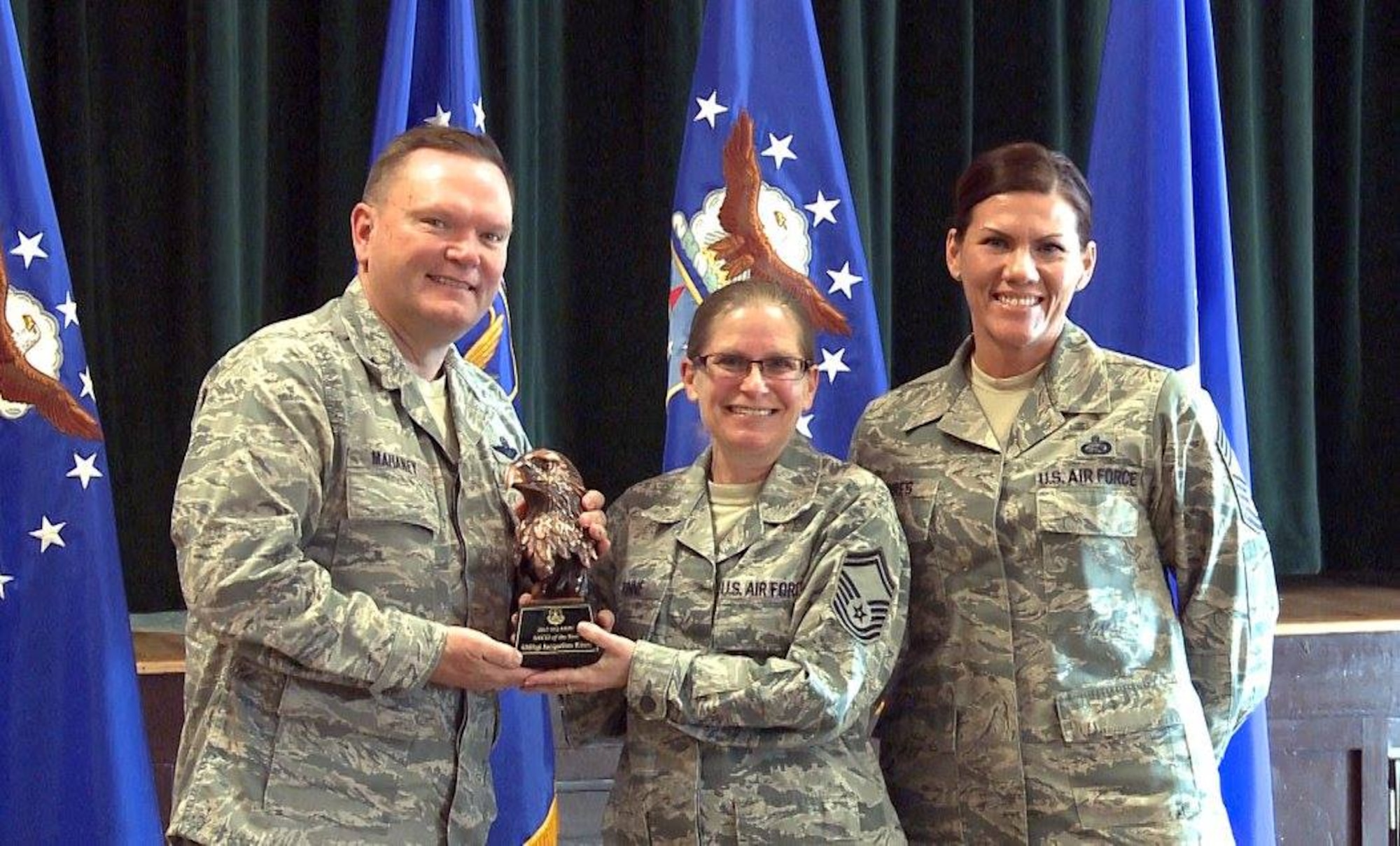 Brig. Gen. Samuel “Bo” Mahaney, Air Reserve Personnel Center commander, and Chief Master Sgt. Ruthe Flores, ARPC command chief, present the ARPC Senior Noncommissioned Officer of the Year award to Senior Master Sgt. Jacqueline Rinne. Mahaney honored ARPC’s 2015 outstanding performers of the year Feb. 16, 2016, at the Heritage Eagle Bend Country Club in Aurora, Colo. (U.S. Air Force photo/Quinn Jacobson)