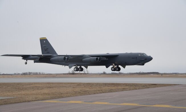 A B-52H Stratofortress lands during exercise Combat Hammer at Minot Air Force Base, N.D., Feb. 9, 2016. Combat Hammer, a week-long air-to-ground combat training exercise, allows exercise evaluators to assess the employment of various munitions used by the B-52 from storage through impact. (U.S. Air Force photo/Airman 1st Class Christian Sullivan)