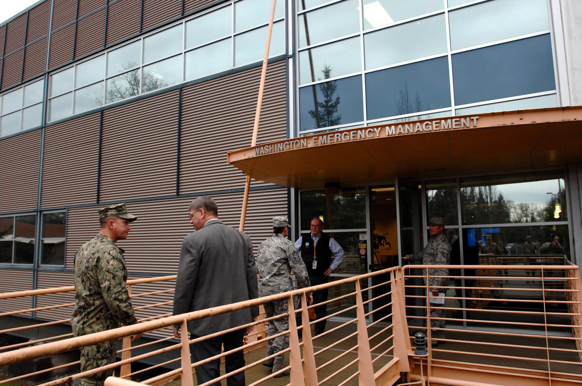 Fleet Master Chief Terrence Molidor, North American Aerospace Defense Command and U.S. Northern Command command senior enlisted leader, is greeted by Mr. Kurt Hardin, the Deputy Director for the Washington State office of Emergency Management, Jan. 27, in Tacoma, WA.  Molidor, along with eight other senior enlisted leaders from the command met with leadership at Joint Base Lewis McChord, the Washington and Oregon National Guards, emergency managers and Navy Command Northwest learning how their day-to-day missions and emergency plans align with USNORTHCOM. Photo by Air Force Master Sgt. Chuck Marsh/Released. 