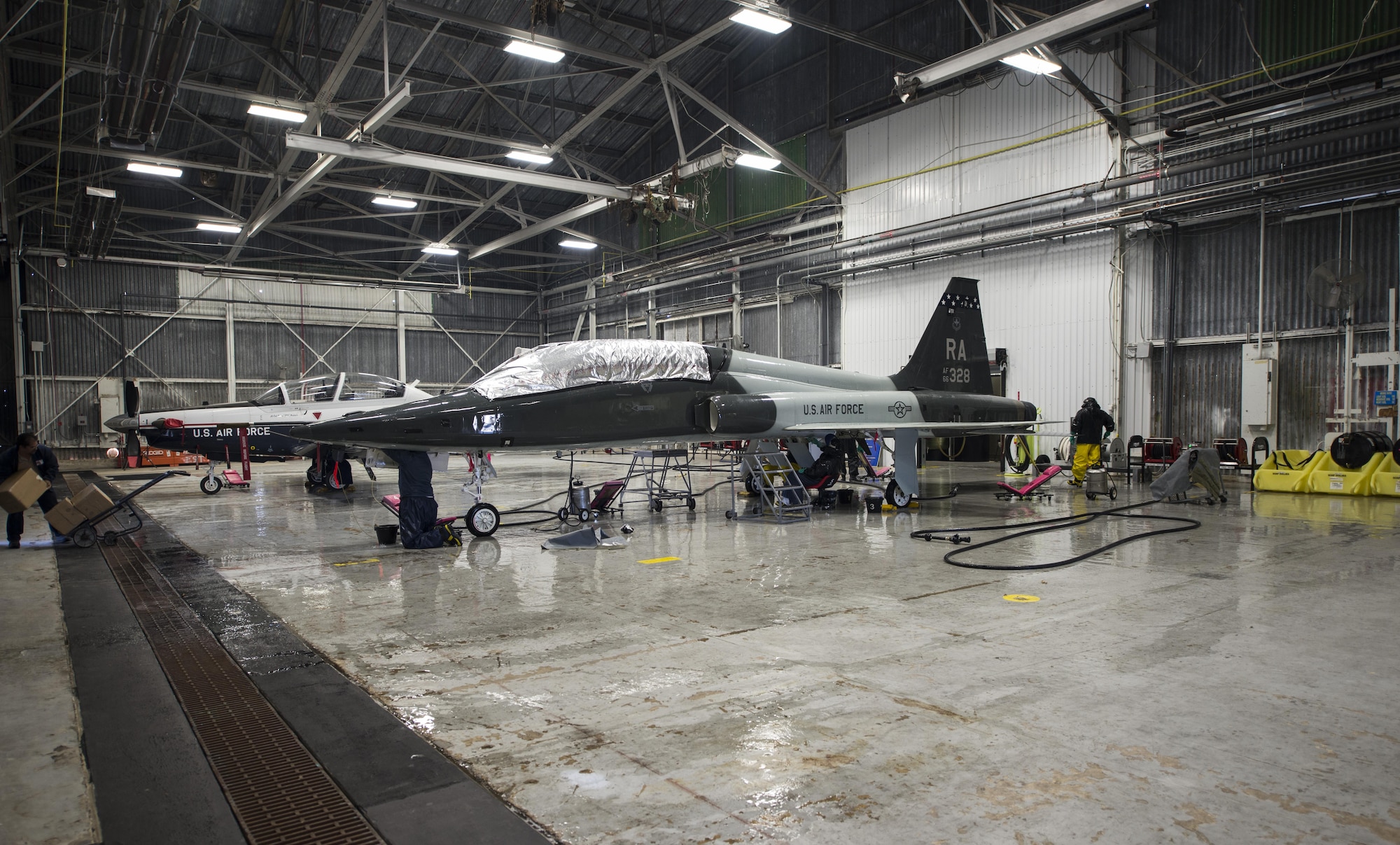 Contract Wars - USEC operators cleaning up hangar