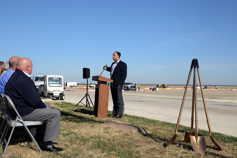 Leaders mark new day with flight line drainage project > Laughlin Air